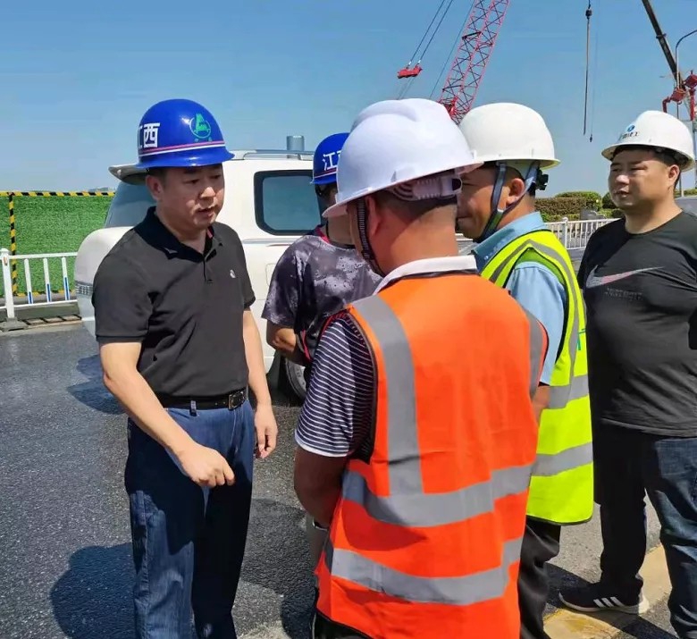 羅輝到沿江中北大道快速路改造工程、真君路隧道工程項目檢查工作