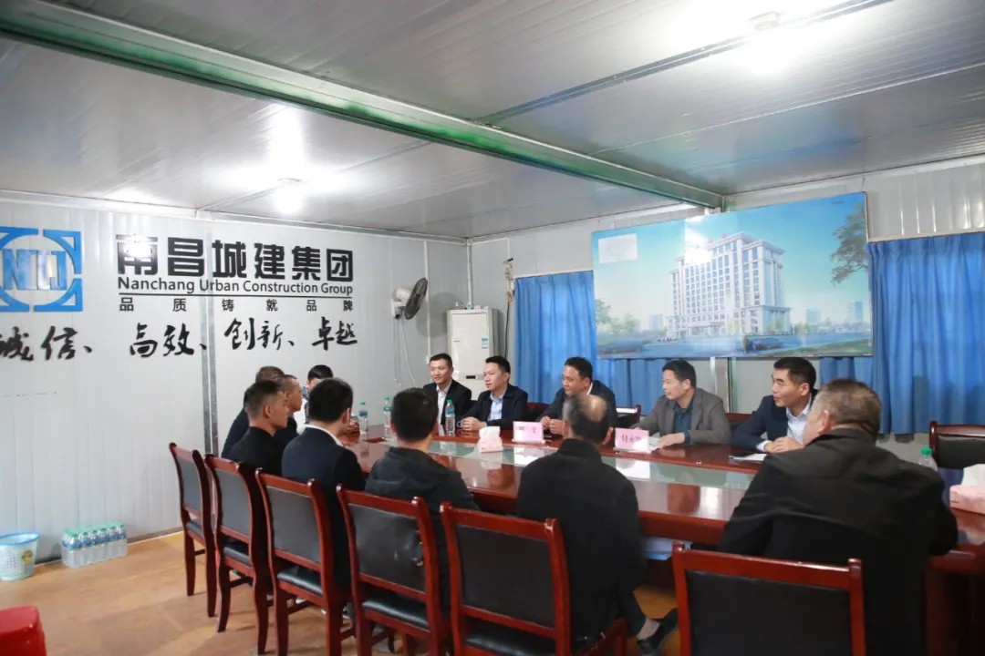 南昌城投集團人武部開(kāi)展傳承軍人精神，做集團建設發(fā)展的“排頭兵”座談會(huì )